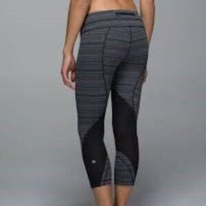 🍋LULULEMON Run: Inspire Crop II (Mesh) - Cyber Stripe Deep Coal Black 🍋
